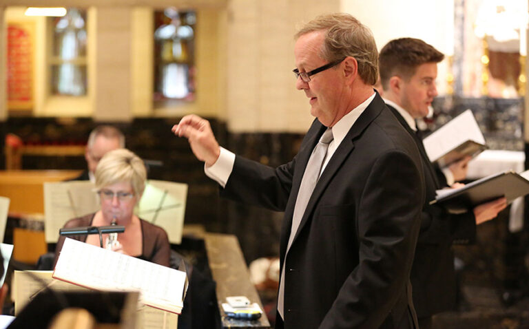 Jeff Hunt Directs the St. Charles Singers